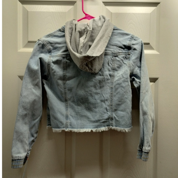 Cat & Jack Girls' Size Large Light Wash Denim Hooded Frayed Hem Jean Jacket NWT - Picture 2 of 8